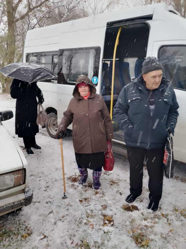 В Верхнедонском районе Ростовской области на автотранспорте, закупленном в рамках реализации национального проекта «Демография» с 05.11. по 08.11.2024 года состоялись выезды мобильной бригады в отдаленные от районного центра хутора, для доставки лиц старше 65 лет в Центральную районную больницу ст. Казанской. Данной услугой воспользовались 18 человек