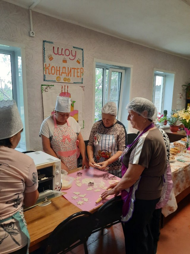 19 июня 2025 года социальные работники ОСО № 4 Анистратова Н.А., Елисеева И. А., Полуничева И.Н. провели работу клуба "Фантазия души и рук творенье"